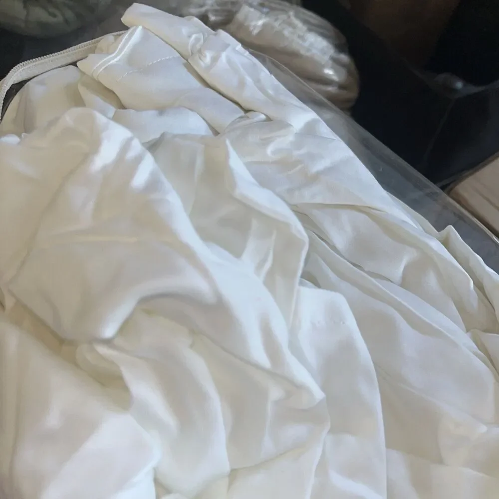 eBeddy Linens White Pinch Pleated Pintuck Duvet Cover Set Alaskan King